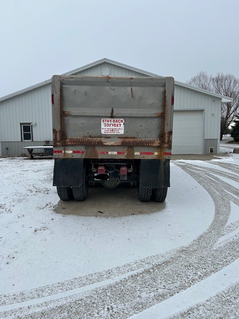 2002 VOLVO VHD - Image 4